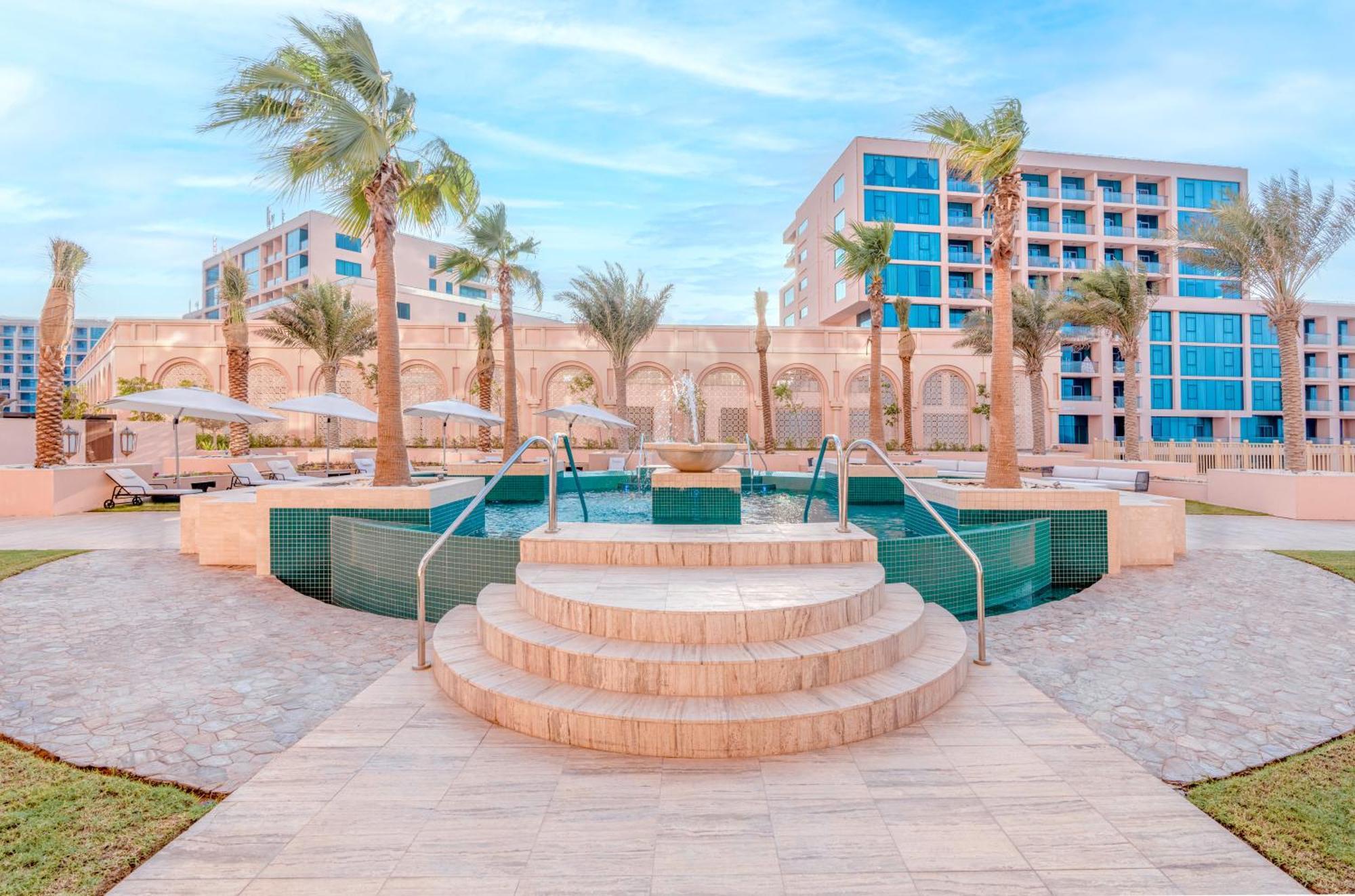 Rixos Marina Abu Dhabi Ξενοδοχείο Εξωτερικό φωτογραφία The resort's main pool