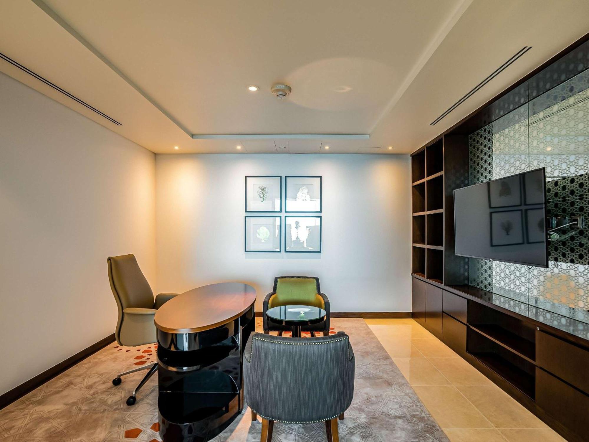 Rixos Marina Abu Dhabi Ξενοδοχείο Εξωτερικό φωτογραφία Office at the Ritz-Carlton, DIFC