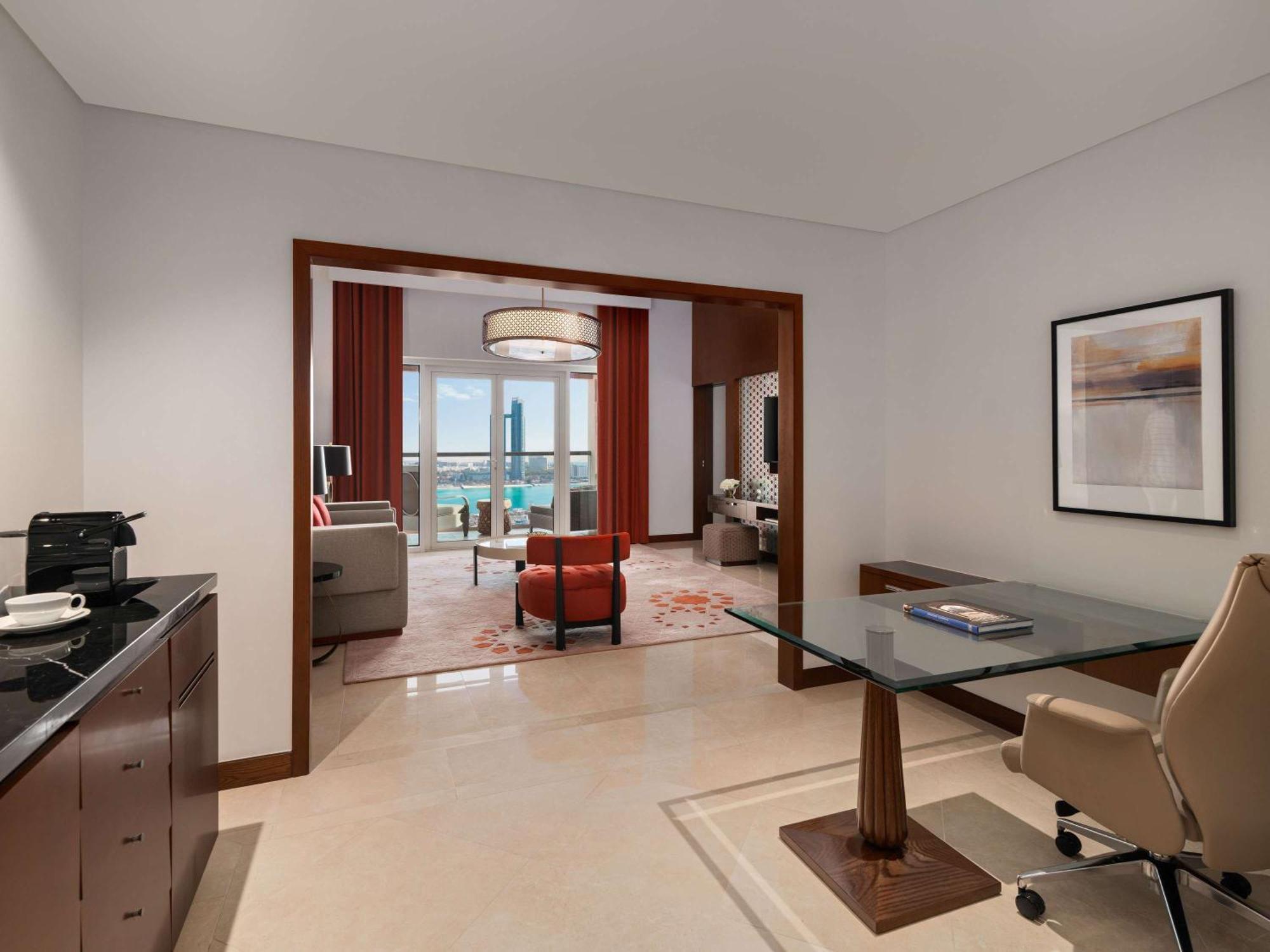 Rixos Marina Abu Dhabi Ξενοδοχείο Εξωτερικό φωτογραφία A suite at the hotel
